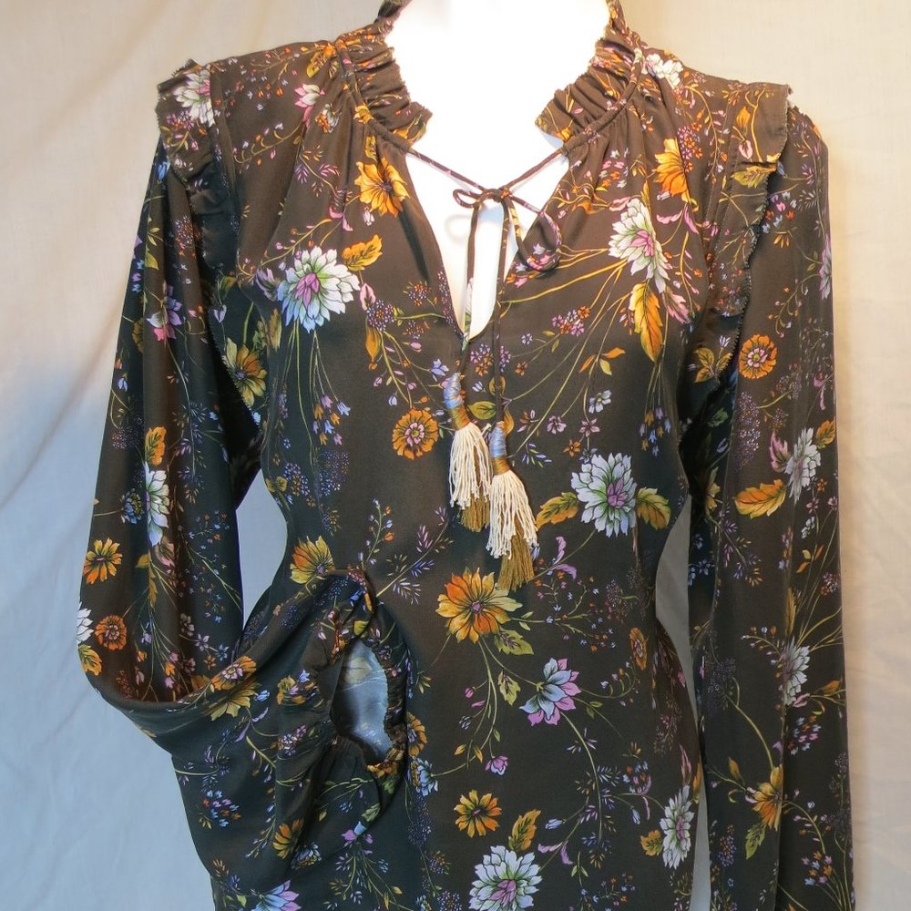 Lightweigh flowy flower blouse